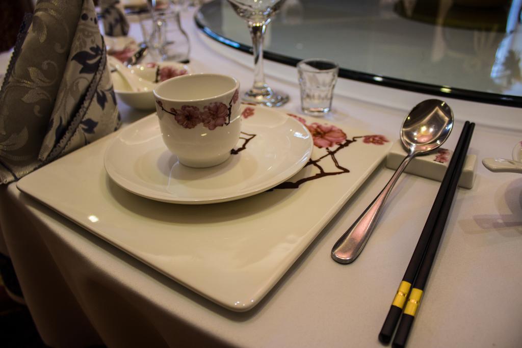 Soluxe Hotel Almatı Dış mekan fotoğraf