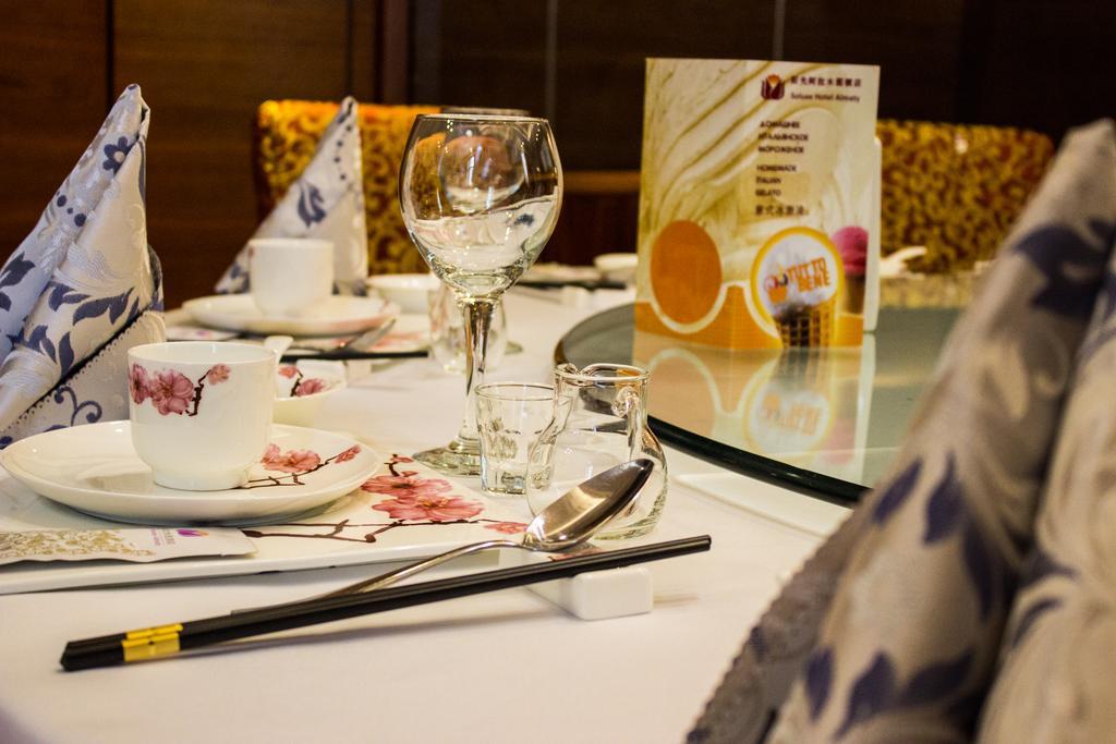 Soluxe Hotel Almatı Dış mekan fotoğraf