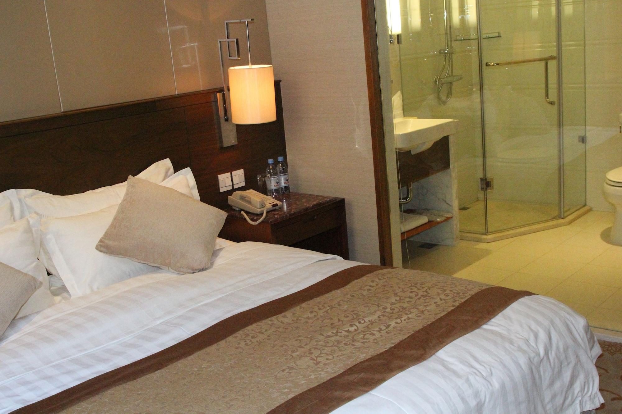Soluxe Hotel Almatı Dış mekan fotoğraf
