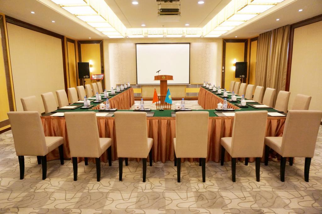 Soluxe Hotel Almatı Dış mekan fotoğraf