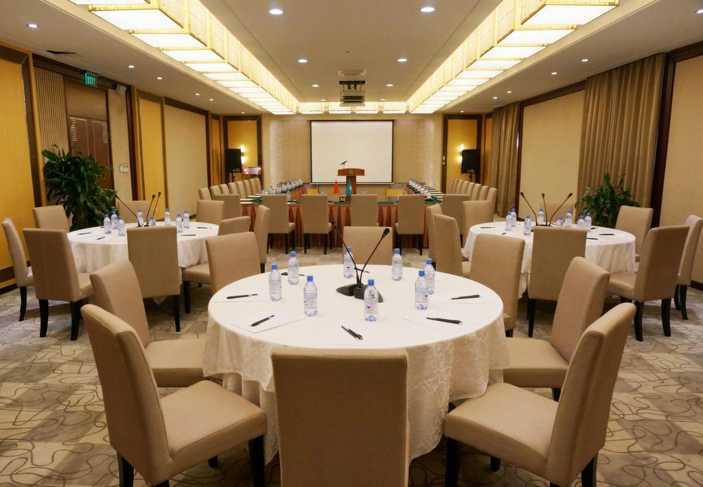 Soluxe Hotel Almatı Dış mekan fotoğraf