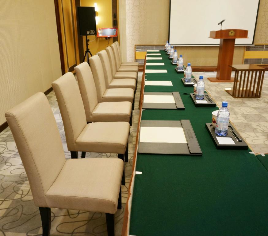 Soluxe Hotel Almatı Dış mekan fotoğraf