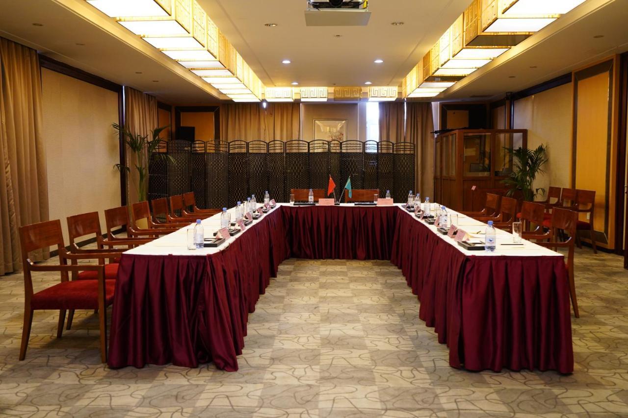 Soluxe Hotel Almatı Dış mekan fotoğraf