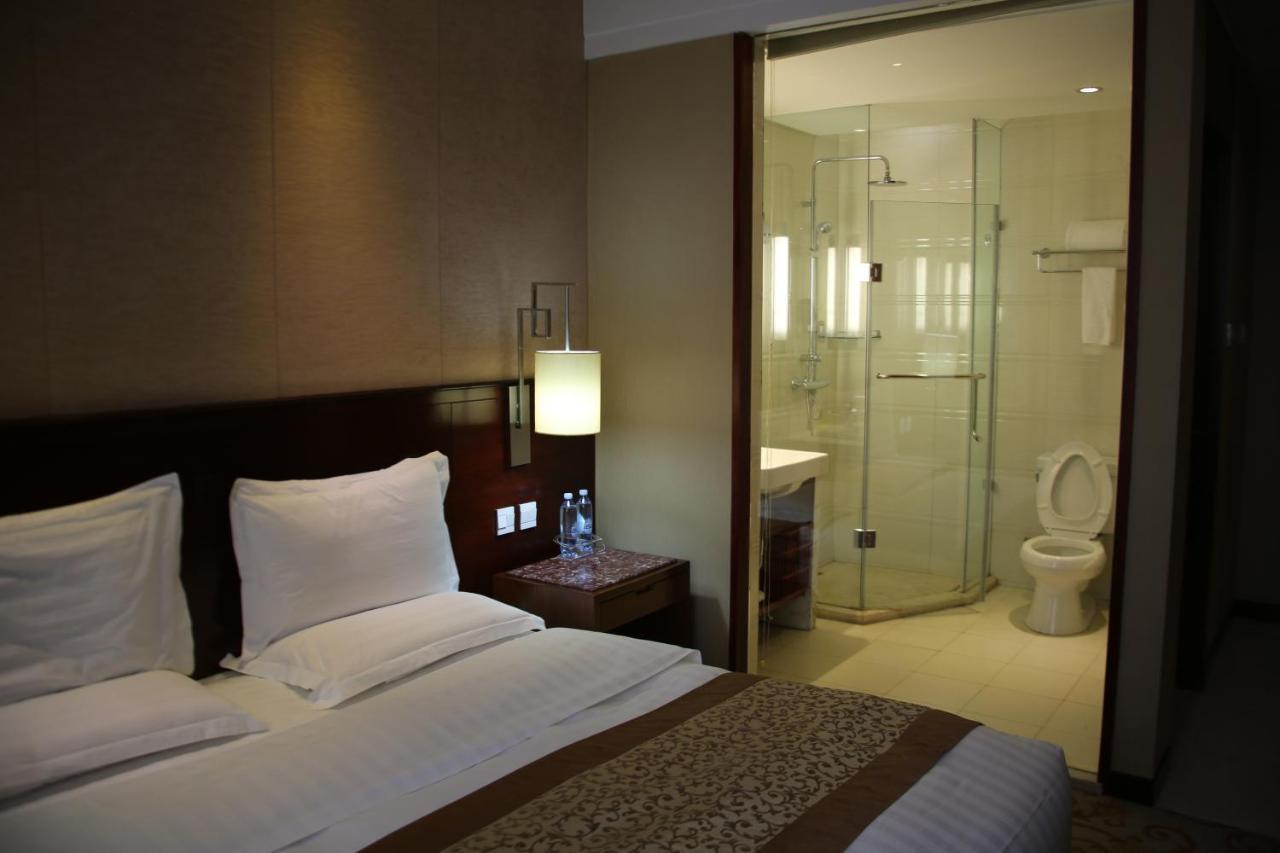 Soluxe Hotel Almatı Dış mekan fotoğraf