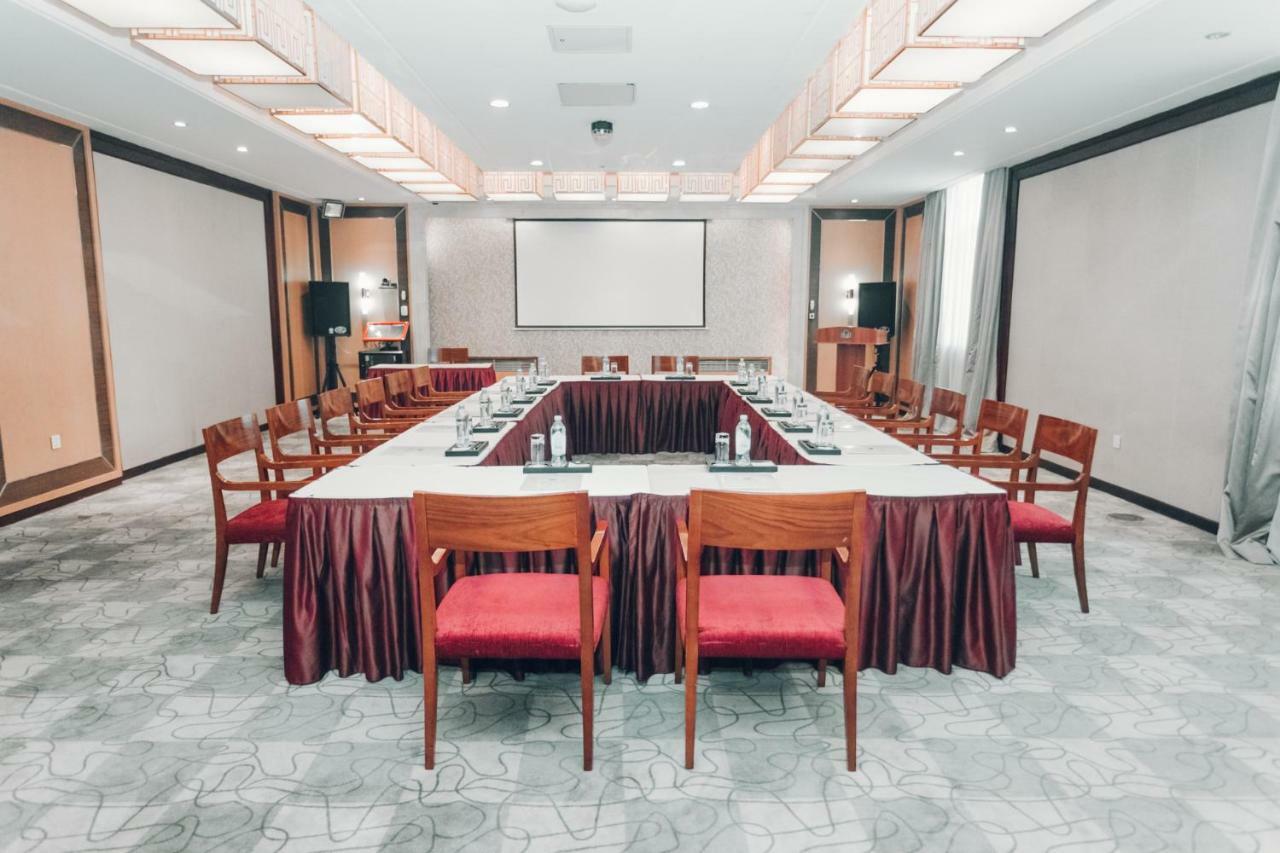 Soluxe Hotel Almatı Dış mekan fotoğraf