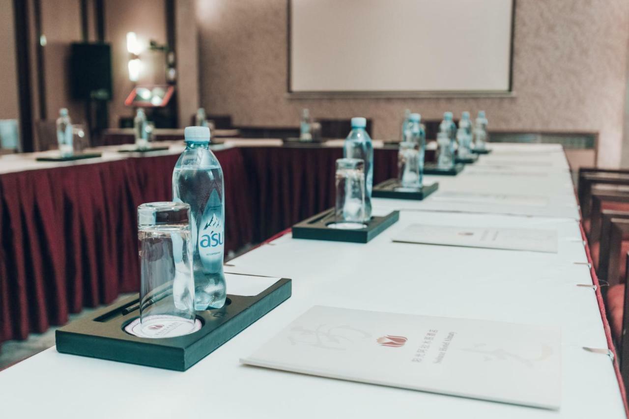 Soluxe Hotel Almatı Dış mekan fotoğraf