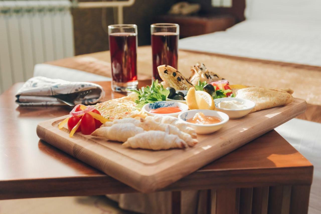 Soluxe Hotel Almatı Dış mekan fotoğraf